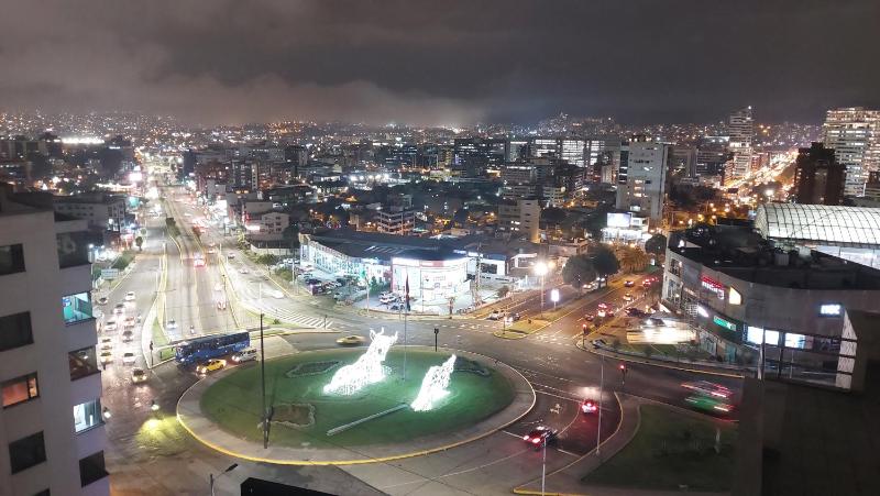 Excelente apartamento 2 hab. con vista única UIO - image 15