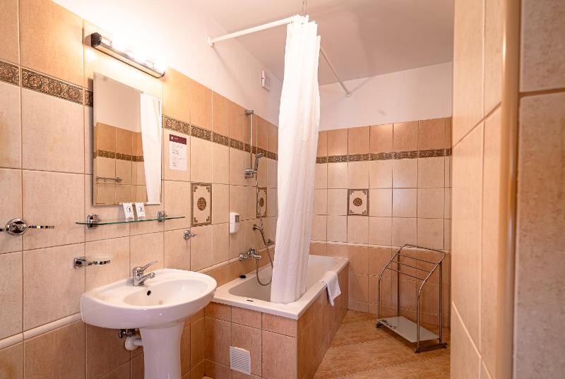 Suite building number 4 image 4