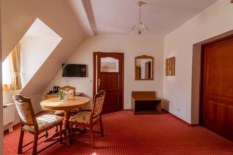 Suite building number 4 image 1