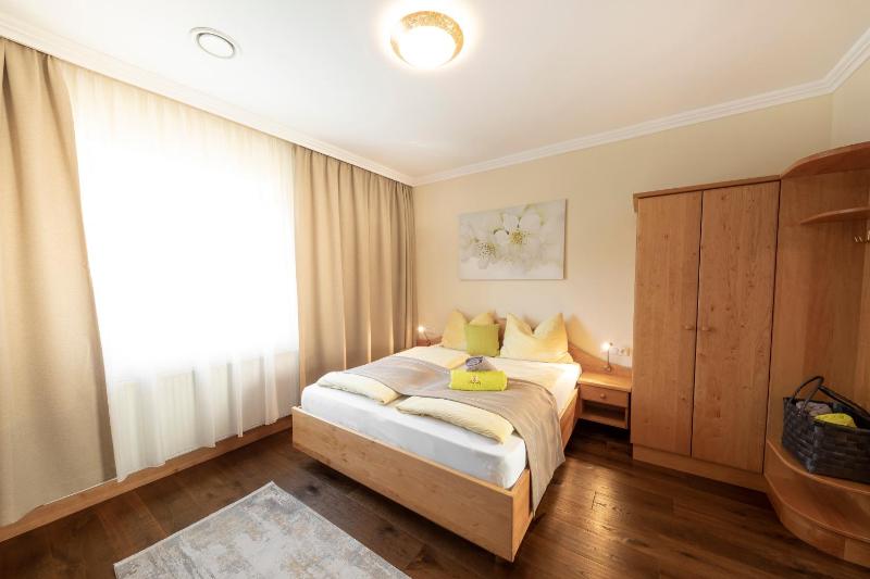 Double Room image 3