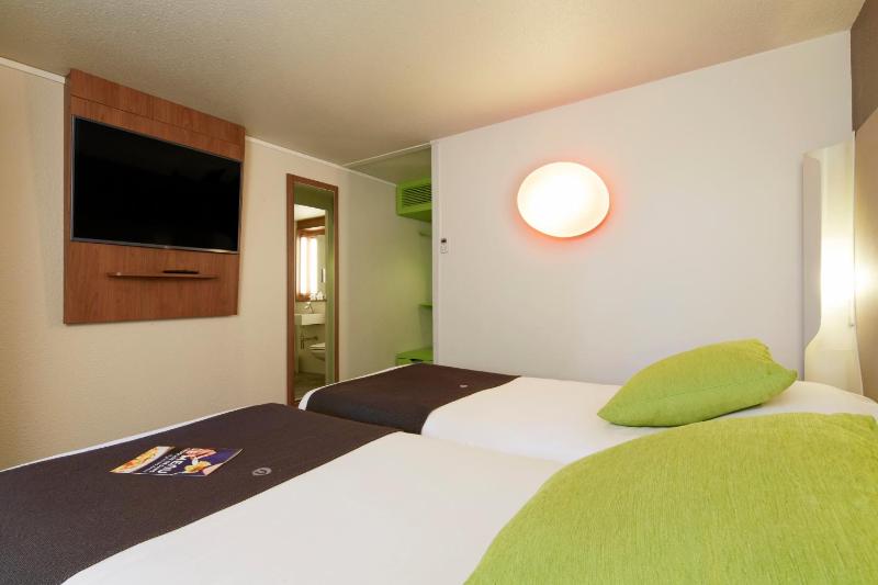 New Generation Twin Room with 2 Single Bed and 1 Junior Bed image 2