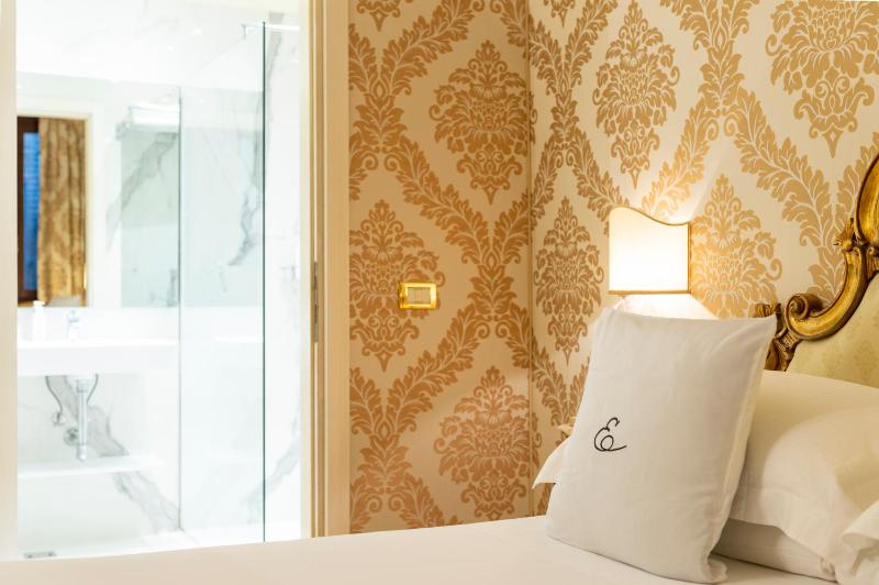 Superior Double or Twin Room image 4