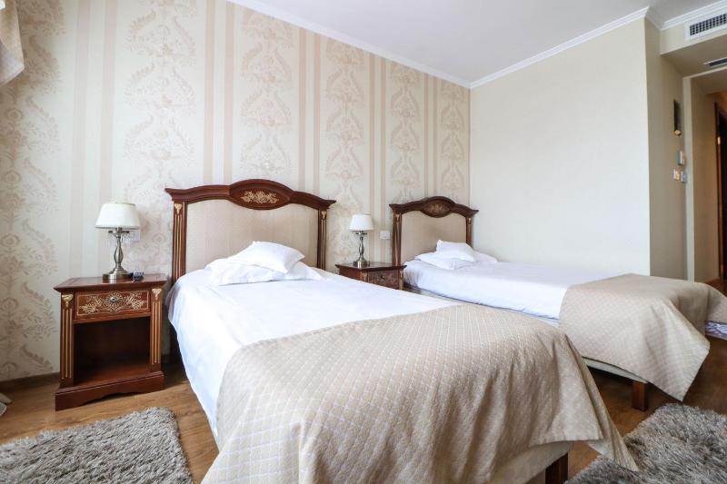Twin Room image 3