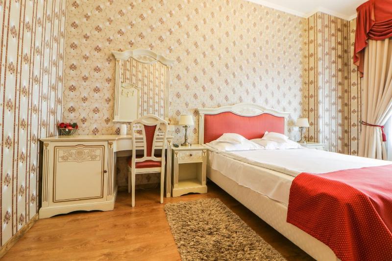 Standard Double Room image 3