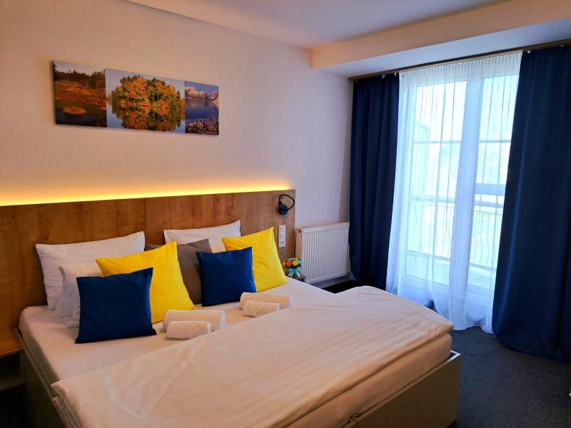 Large Double Room image 1