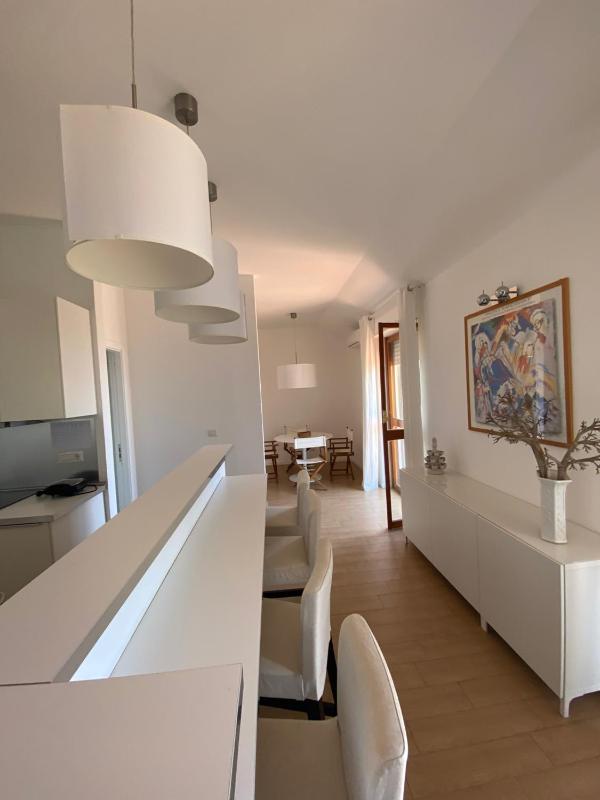 One-Bedroom Apartment image 2