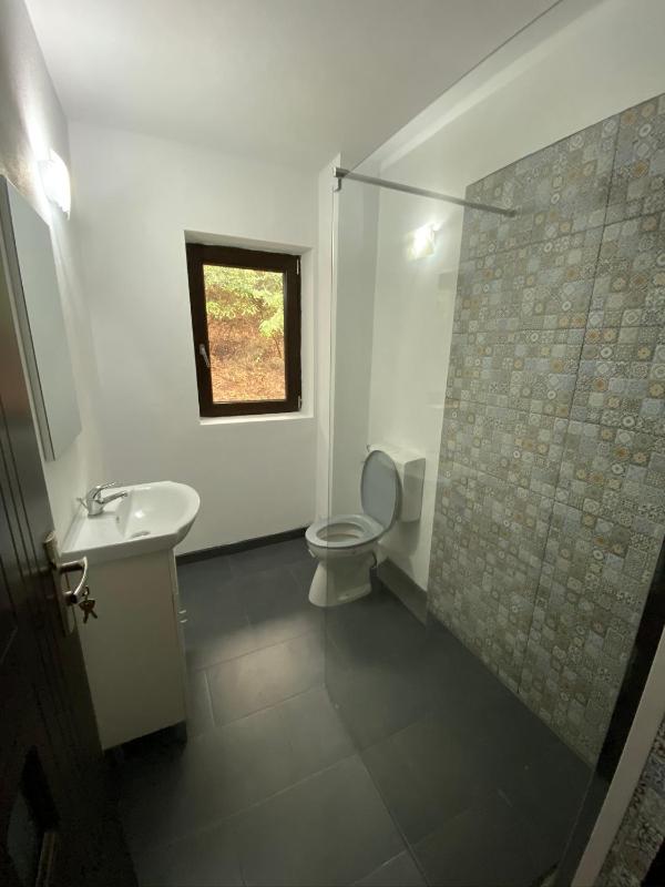 Double Room with Balcony image 2