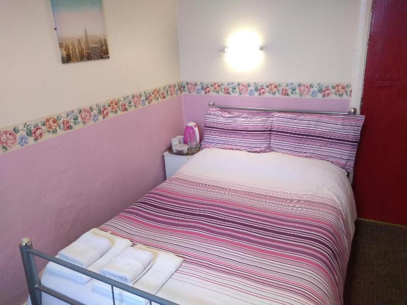 Standard Double Room image 3