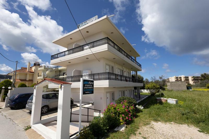 Johnhara Studios & Apartments - image 9