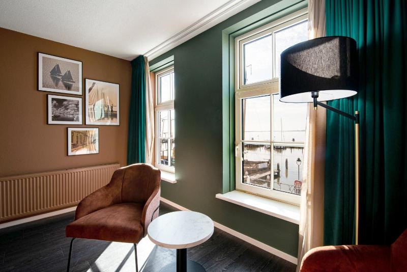 Double Room with Sea View image 3