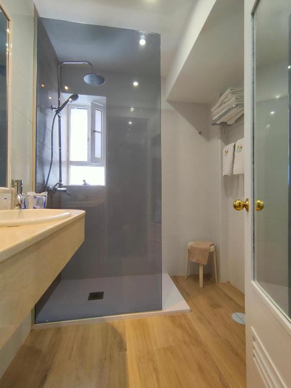 Apartamentos El Paseo - image 22