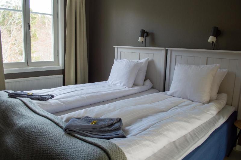 Twin Room image 3