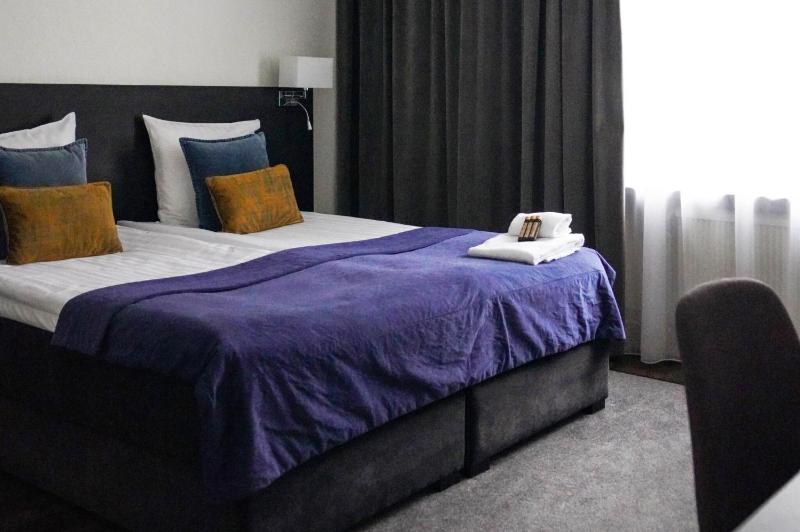 Standard Twin Room image 4
