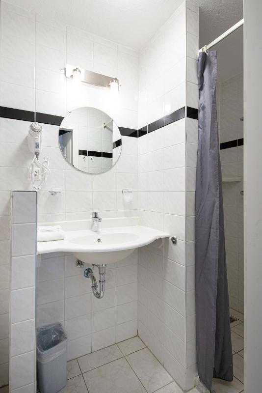 Small Double Room image 2