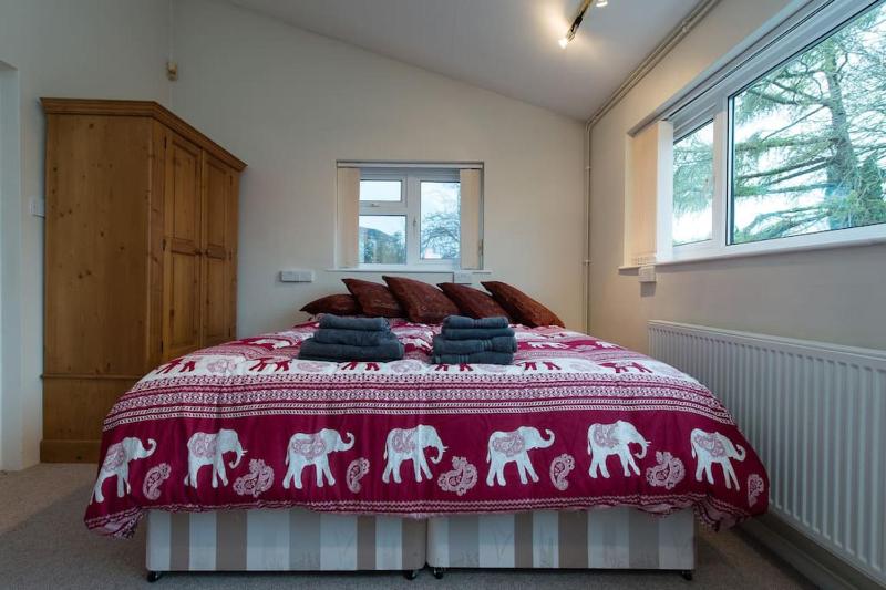 Bristol studio+kitchen+parking+private access - image 22