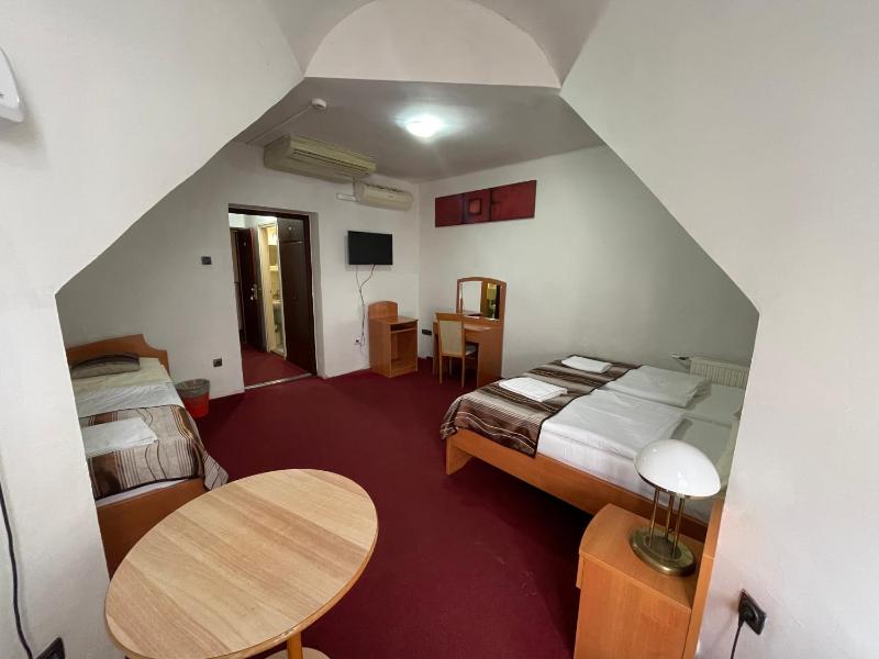 Comfort Triple Room image 1