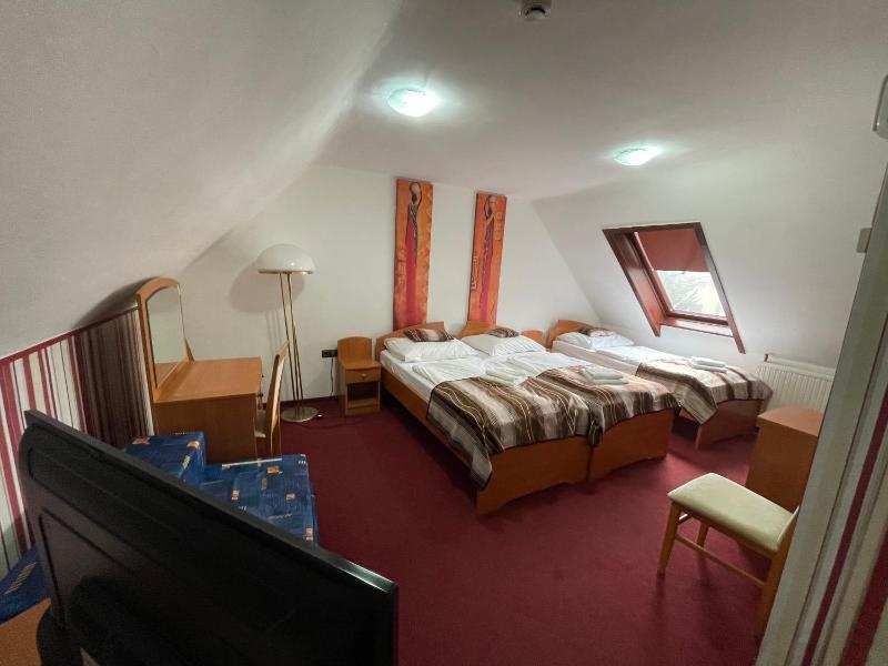 Comfort Triple Room image 3