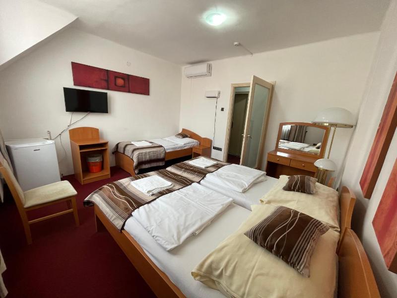 Triple Room image 2