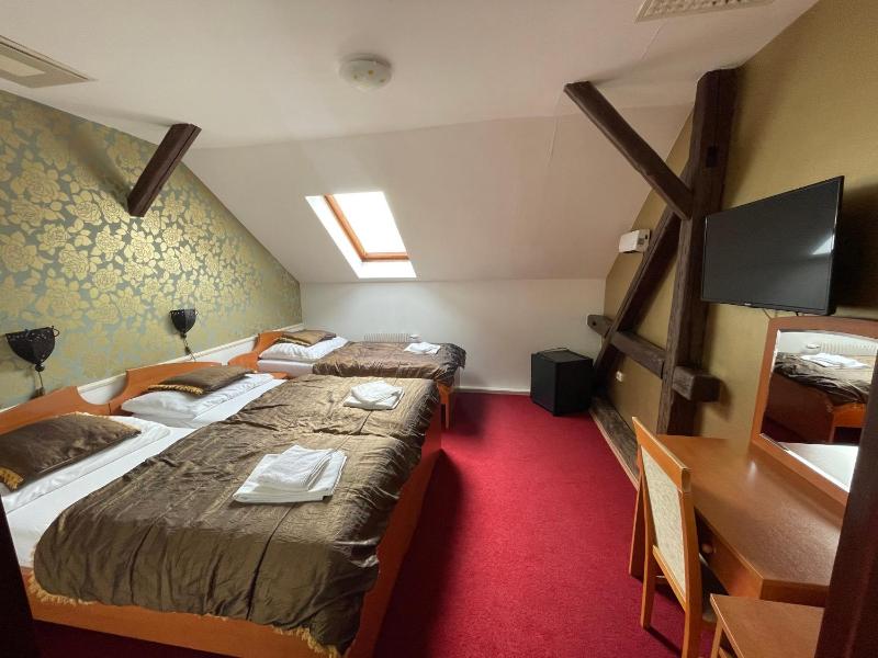 Budget Triple Room image 2