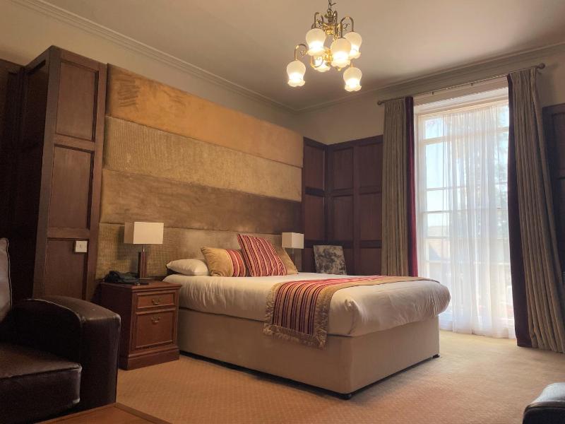Feature Room image 3