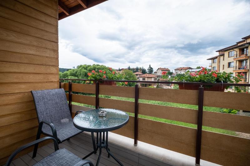Studio with Balcony image 4