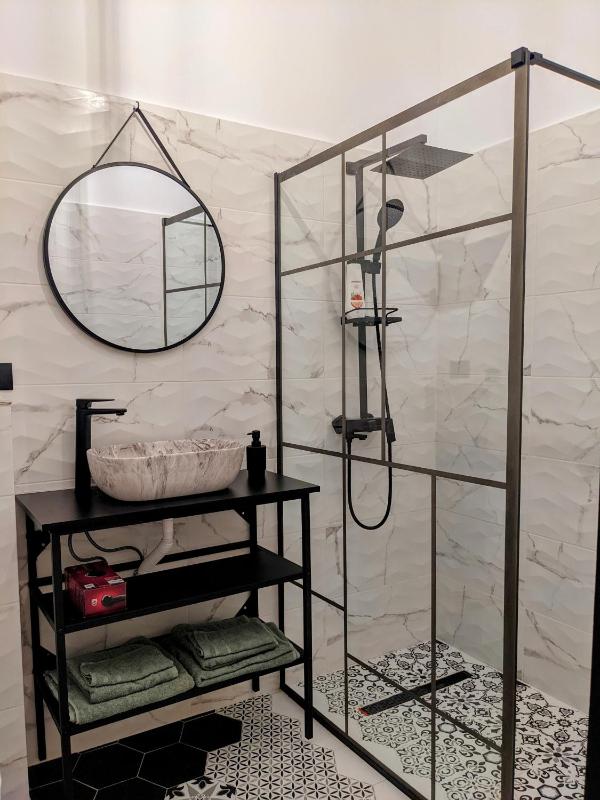 The Industrique Home - 3 Bedroom Apartment - image 5