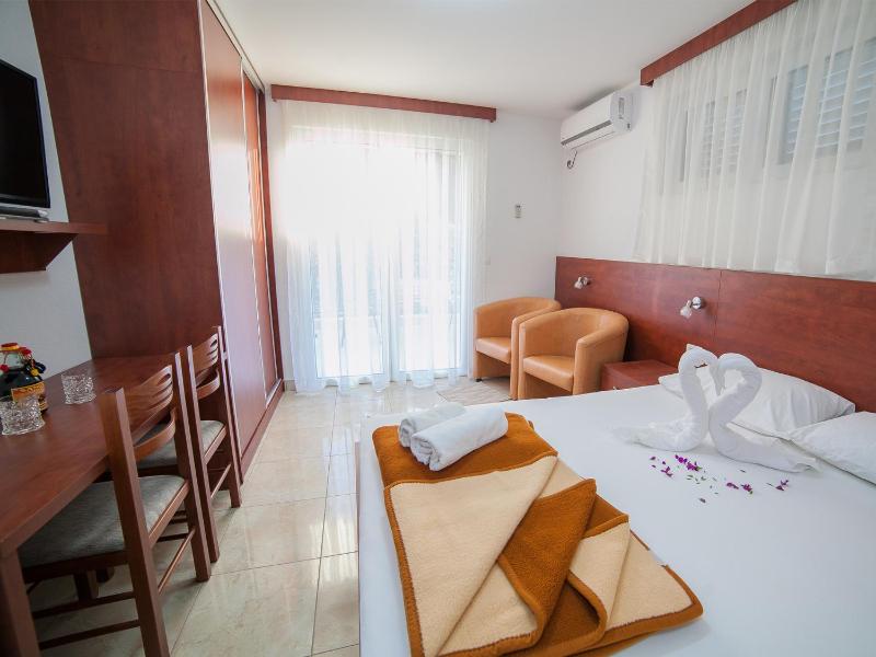 Studio with Terrace (2 Adults) image 2