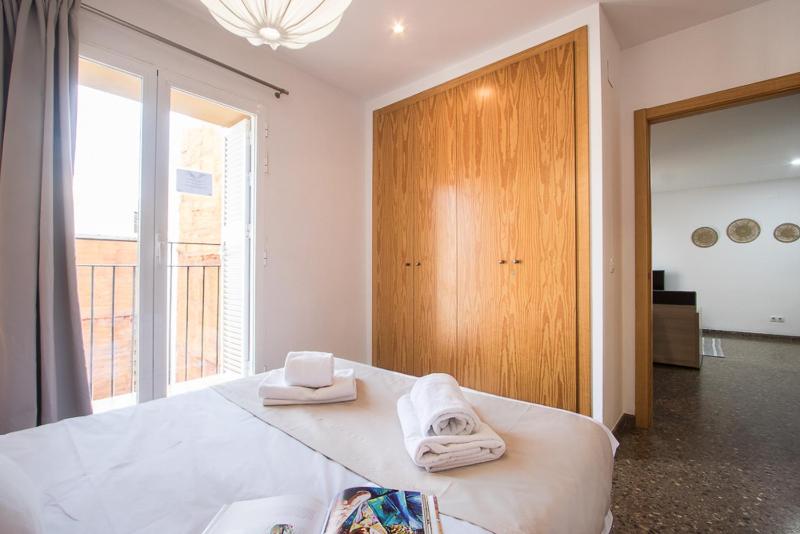 One-Bedroom Apartment image 2