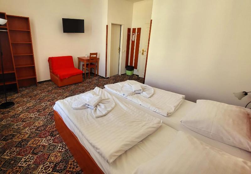 Standard Double or Twin Room image 1
