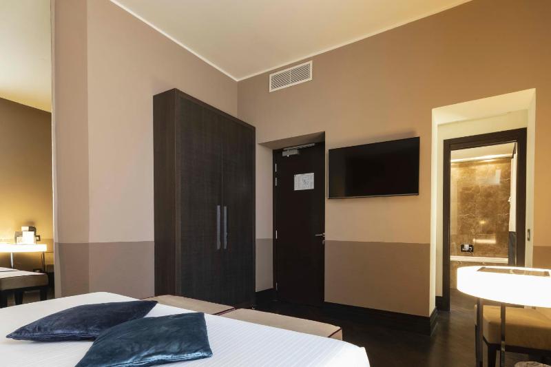 Classic Double or Twin Room image 4