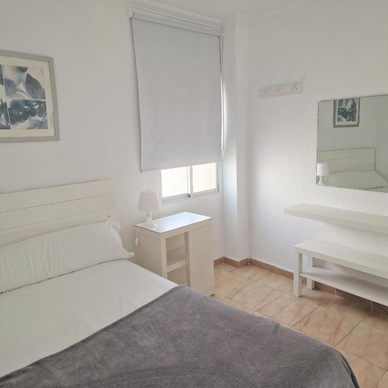 Large Double Room image 3