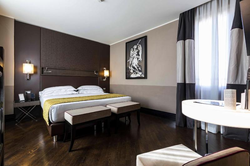 Superior Double or Twin Room image 4