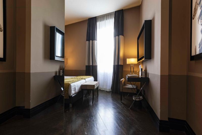 Superior Double or Twin Room image 3