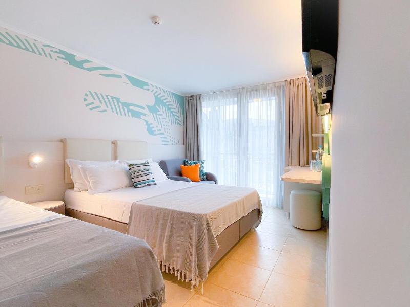 Family Double Room - Main Building with Free Aquapark Access image 4