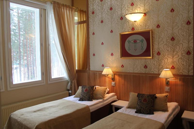 Superior Twin Room image 3