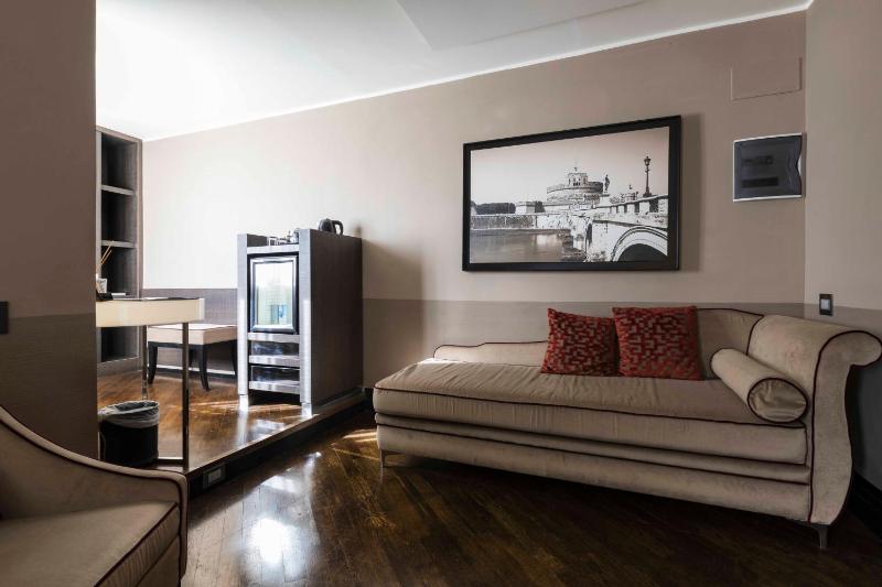 Executive Triple Room image 2