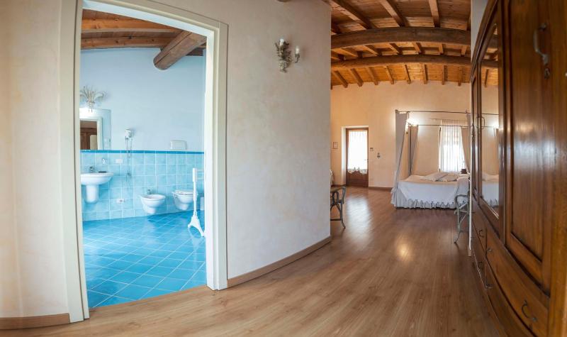Double Room image 4