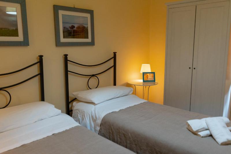 Standard Twin Room image 4