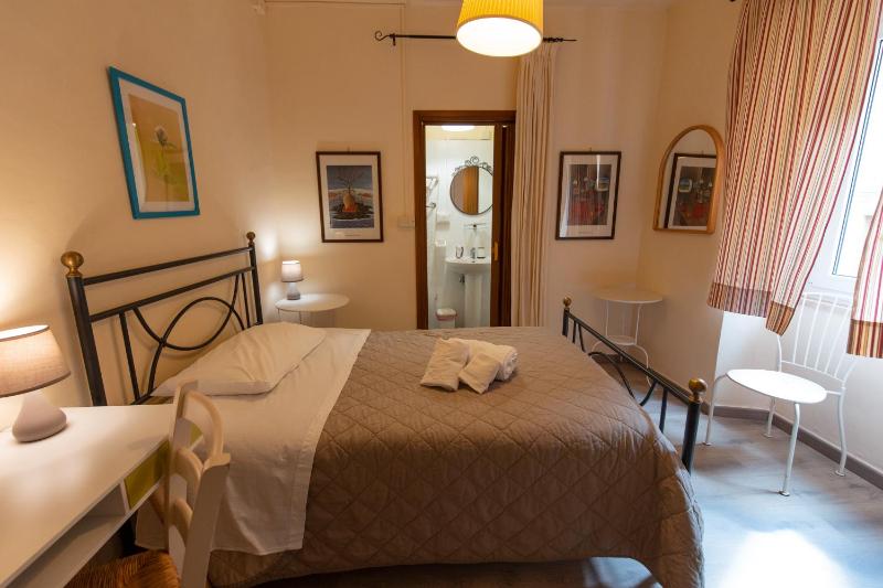 Single Room image 2