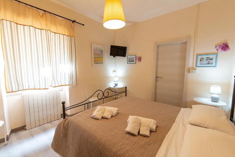 Standard Double Room image 2