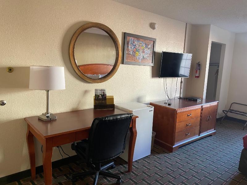King Room - Non-Smoking image 3