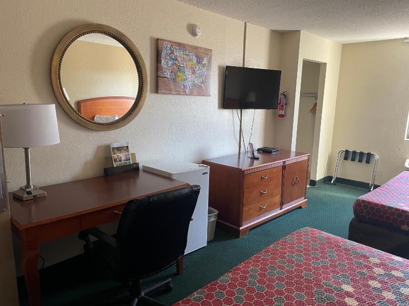 King Room with Two King Beds - Non-Smoking image 4