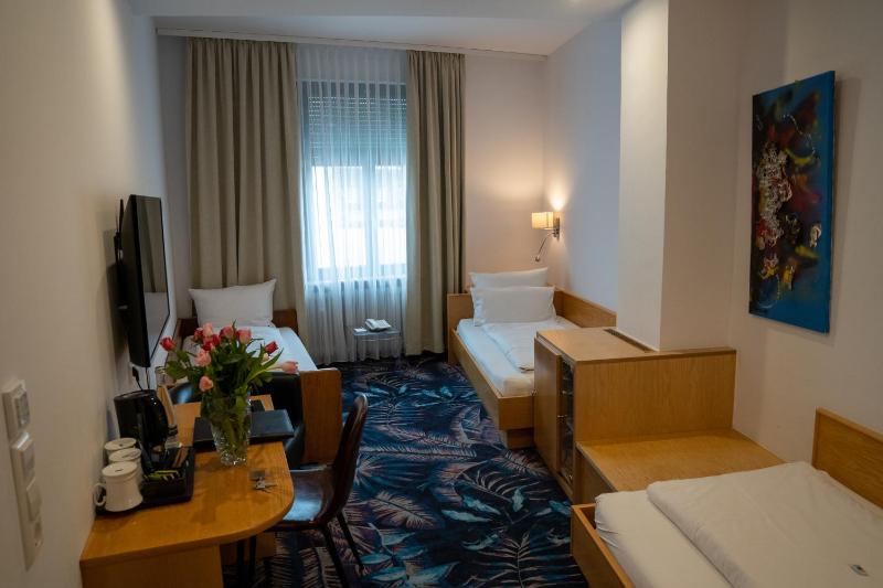 Triple Room with Bathroom image 4