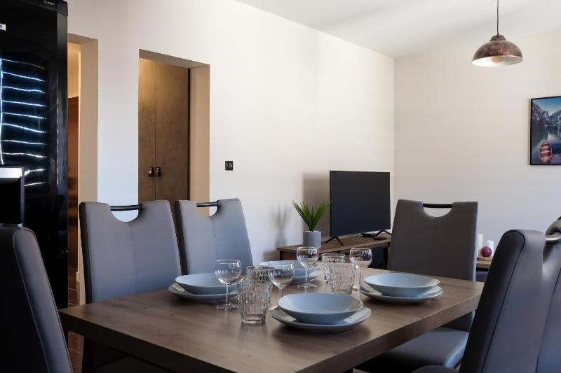 Leonardo lovely flat 2 rooms with AC - image 17