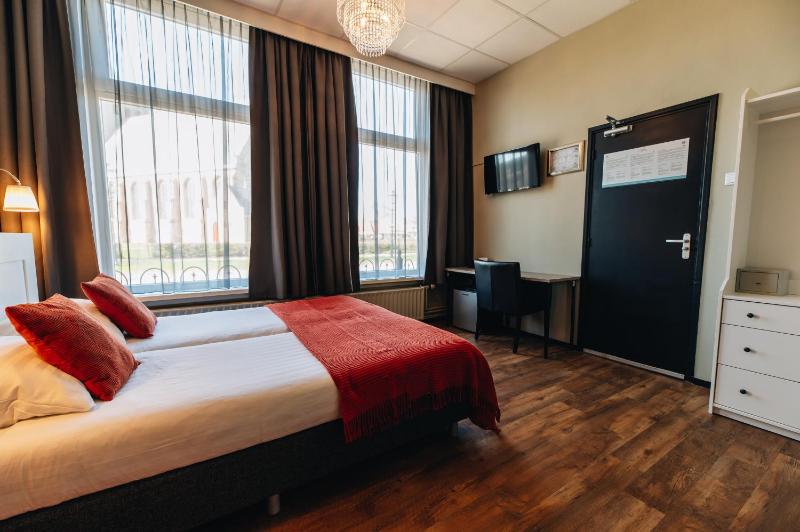Standard Triple Room image 4