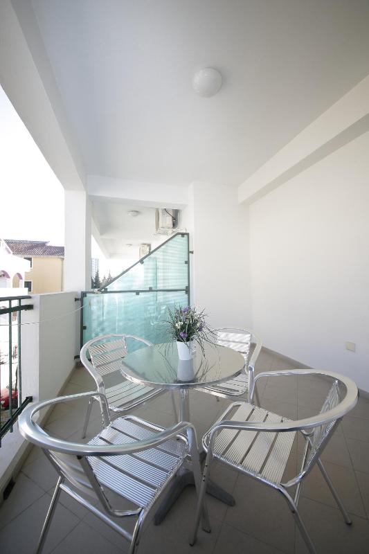 One-Bedroom Apartment with Balcony (3 Adults) image 3