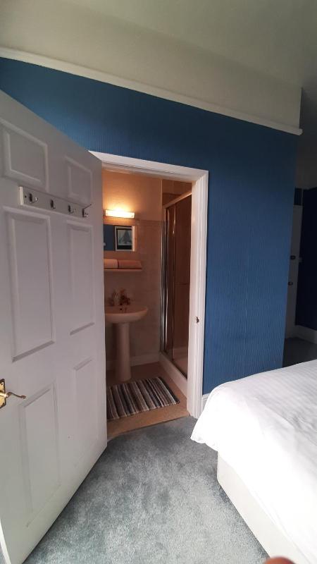 Double Room image 3
