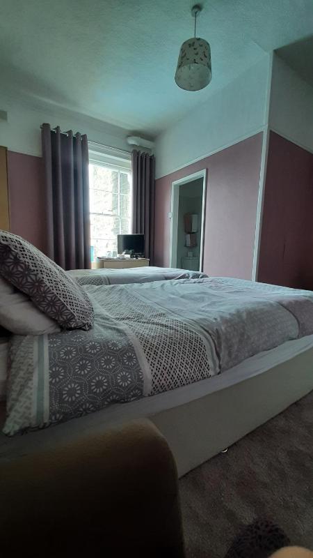 Twin Room with Shower image 1
