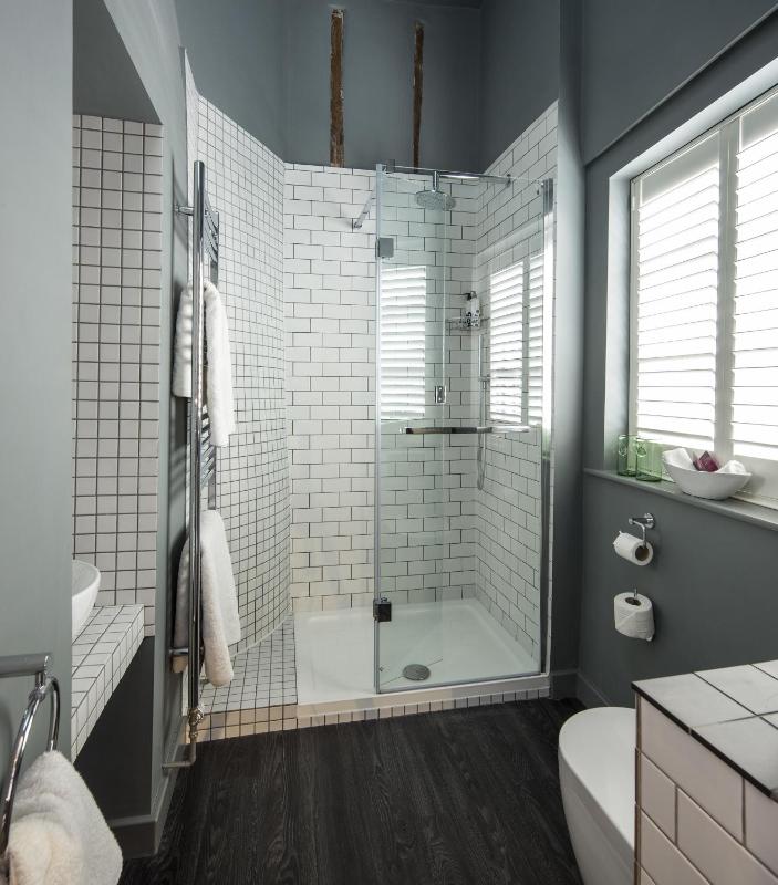 Classic Twin Room image 2