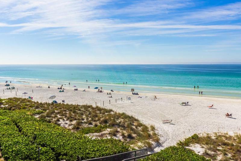 Siesta Breakers Penthouse on the Beach - image 40